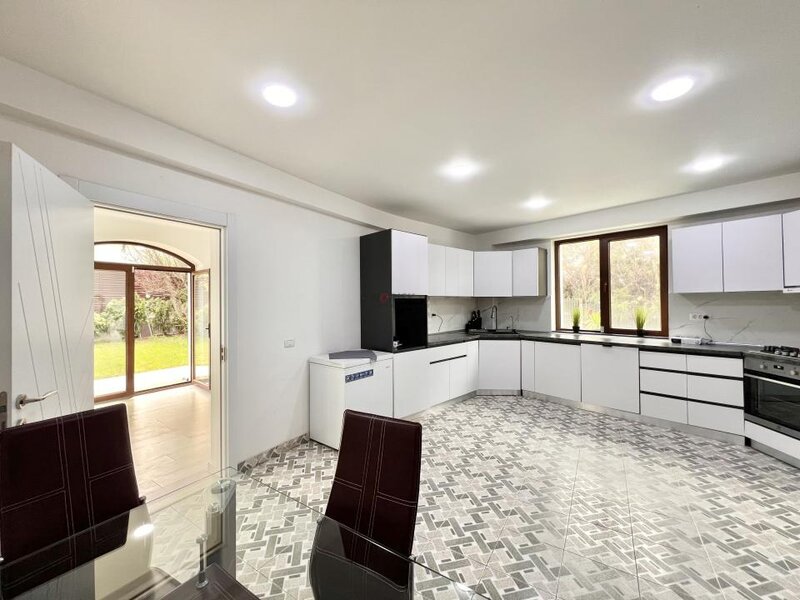 Prelungirea Ghencea, vila unicat, arhitectura modernista, rezidential/business.